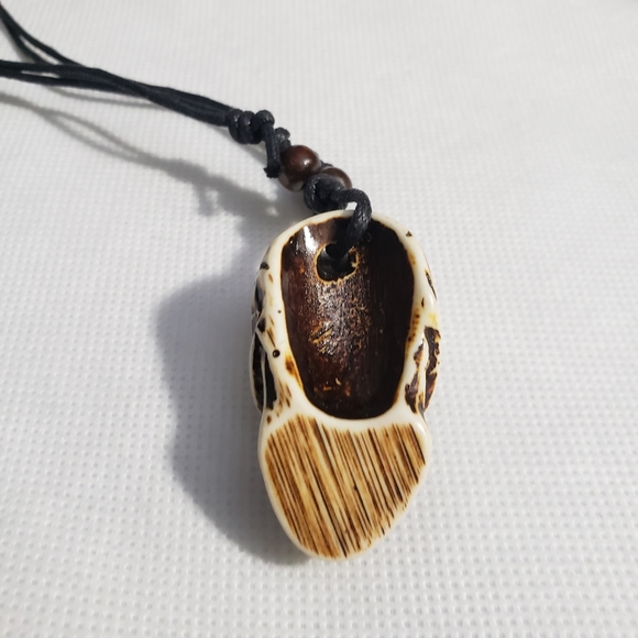 Women's NWT Carved Skull Adjustable Necklace - Picture 8 of 8